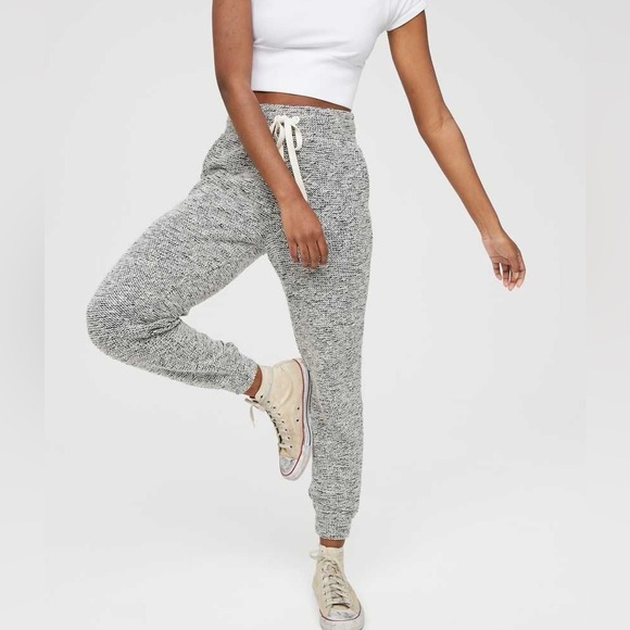 Aerie Offline Snowday Textured Woven Jogger - Picture 2 of 11